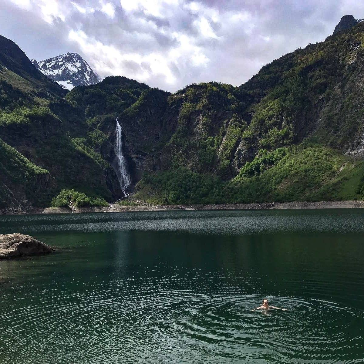 Wild Swimming in Lac D’ Oo: An adventure in The Pyrenees